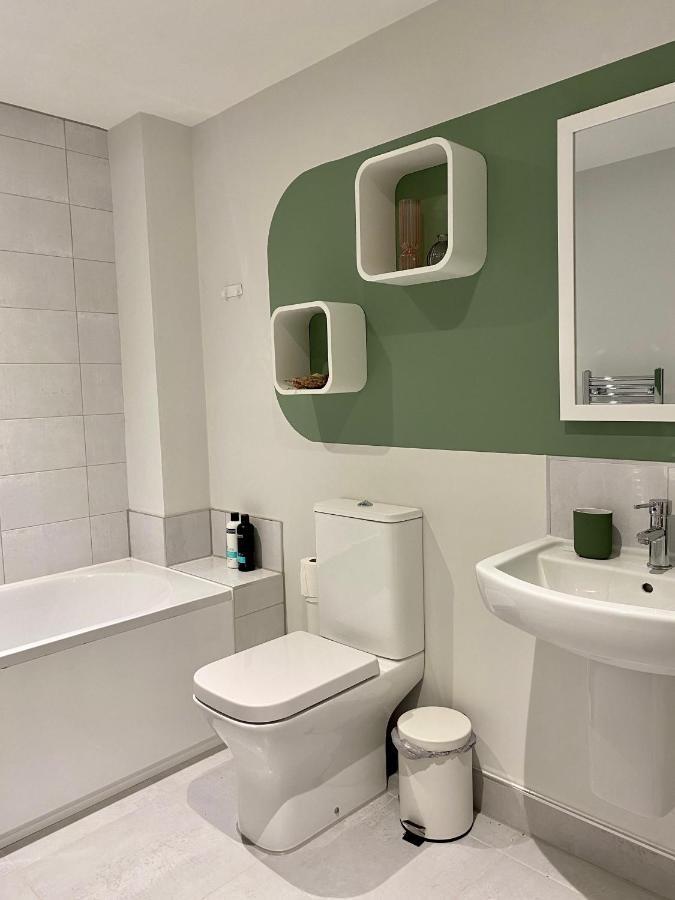 Modern Apartment In Central Quiet York With Free Parking - Contemporary New Building Exterior photo